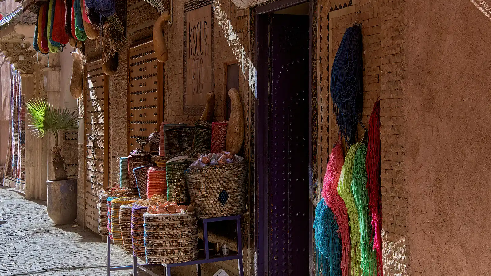 Private Marrakech guided tour with artisan shop, wooden doors and Moroccan craft details