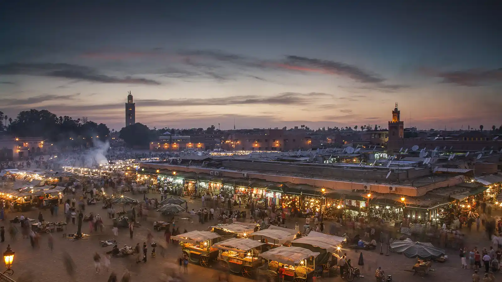 Private Marrakech guided tour through Jemaa el-Fna square at dusk