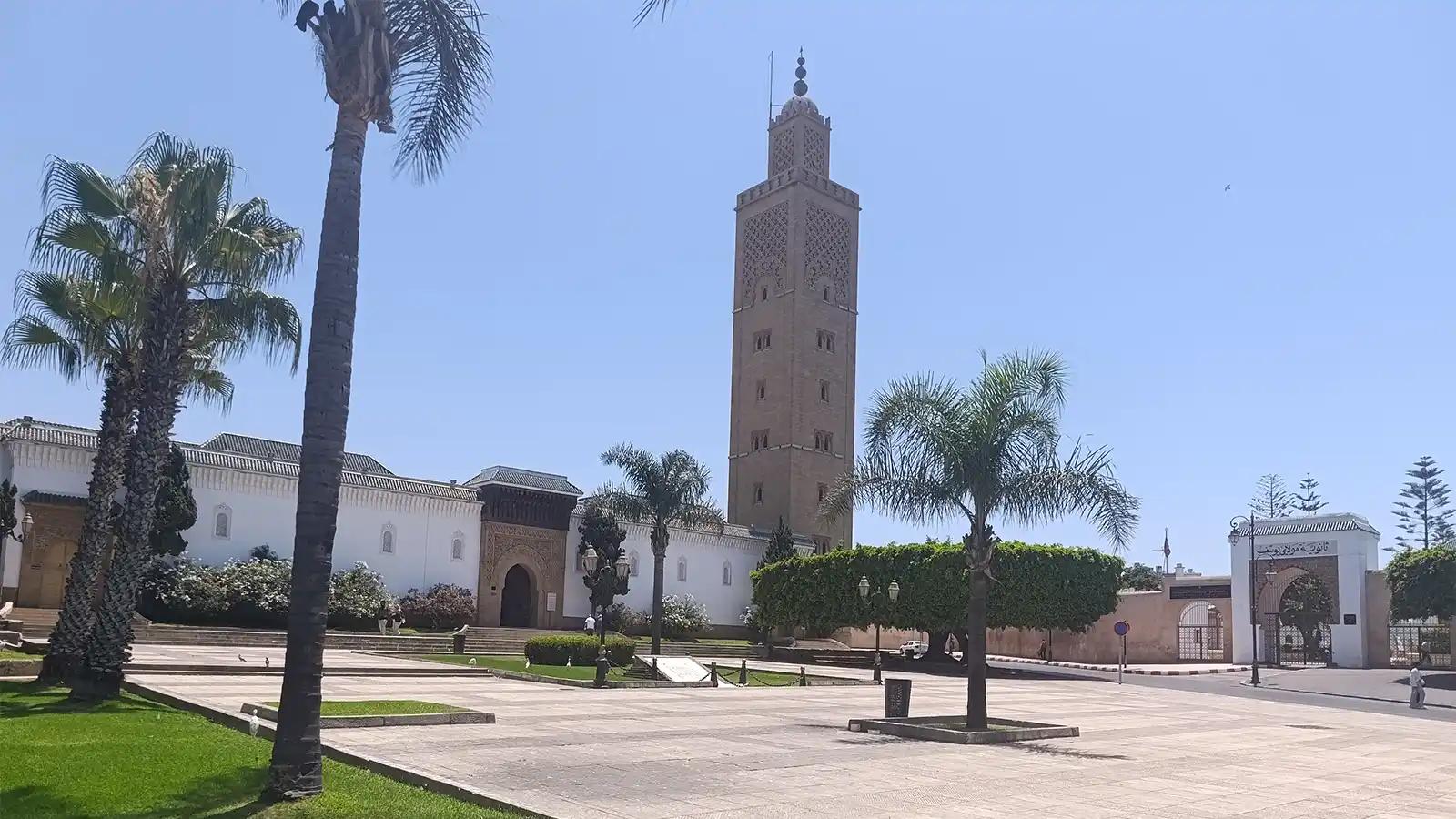 Rabat private city tour at Hassan Tower plaza with palm trees and royal heritage